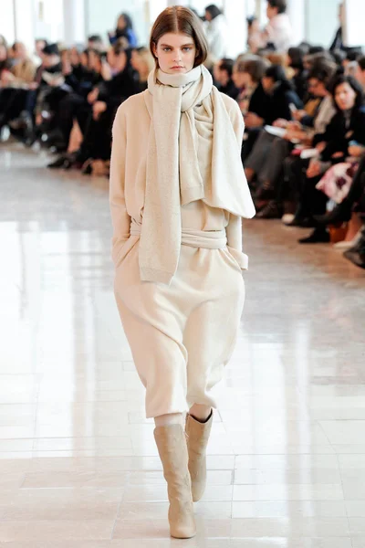 Look 15